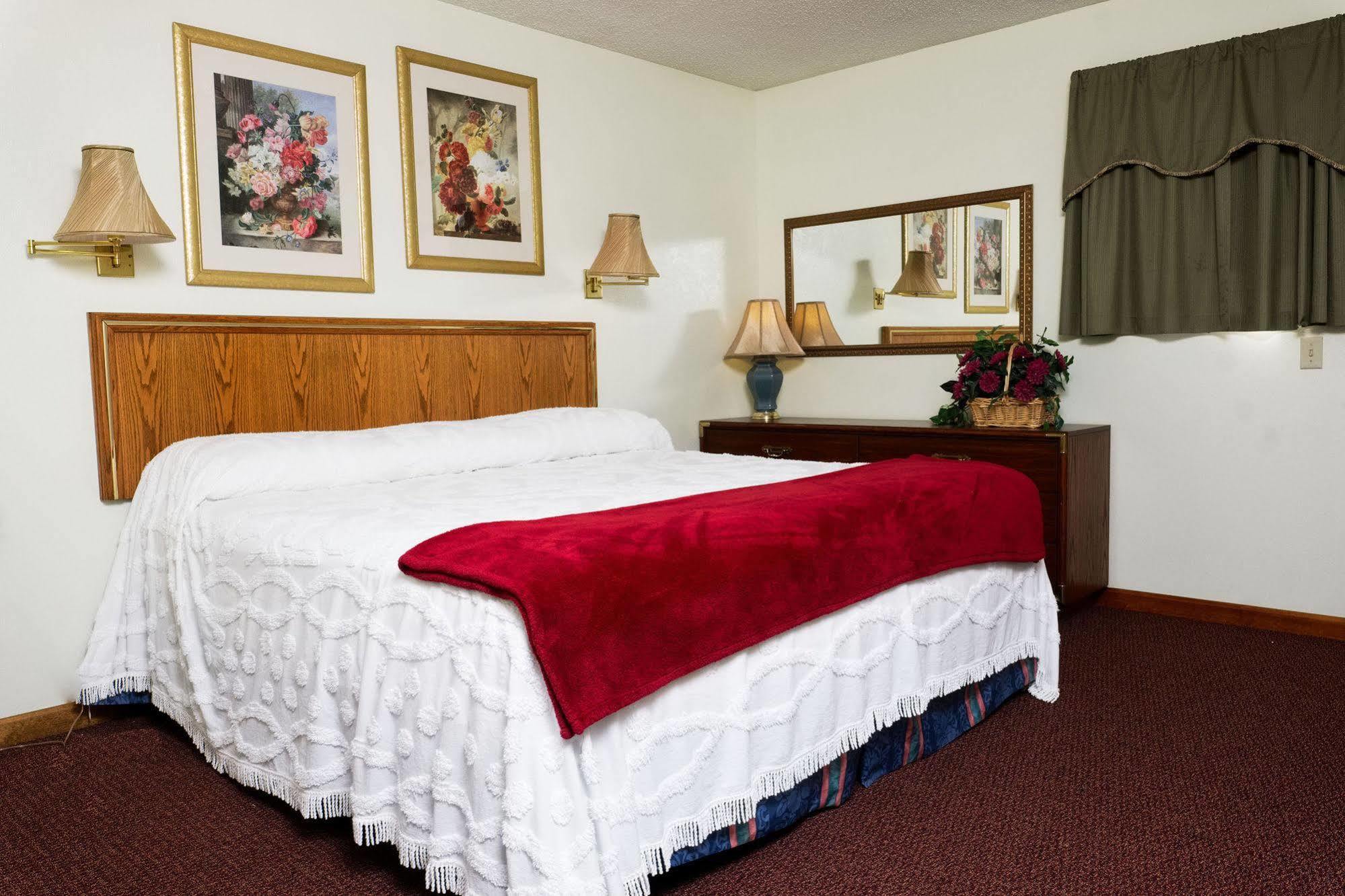 Four Seasons Lodging Mount Vernon Exterior photo