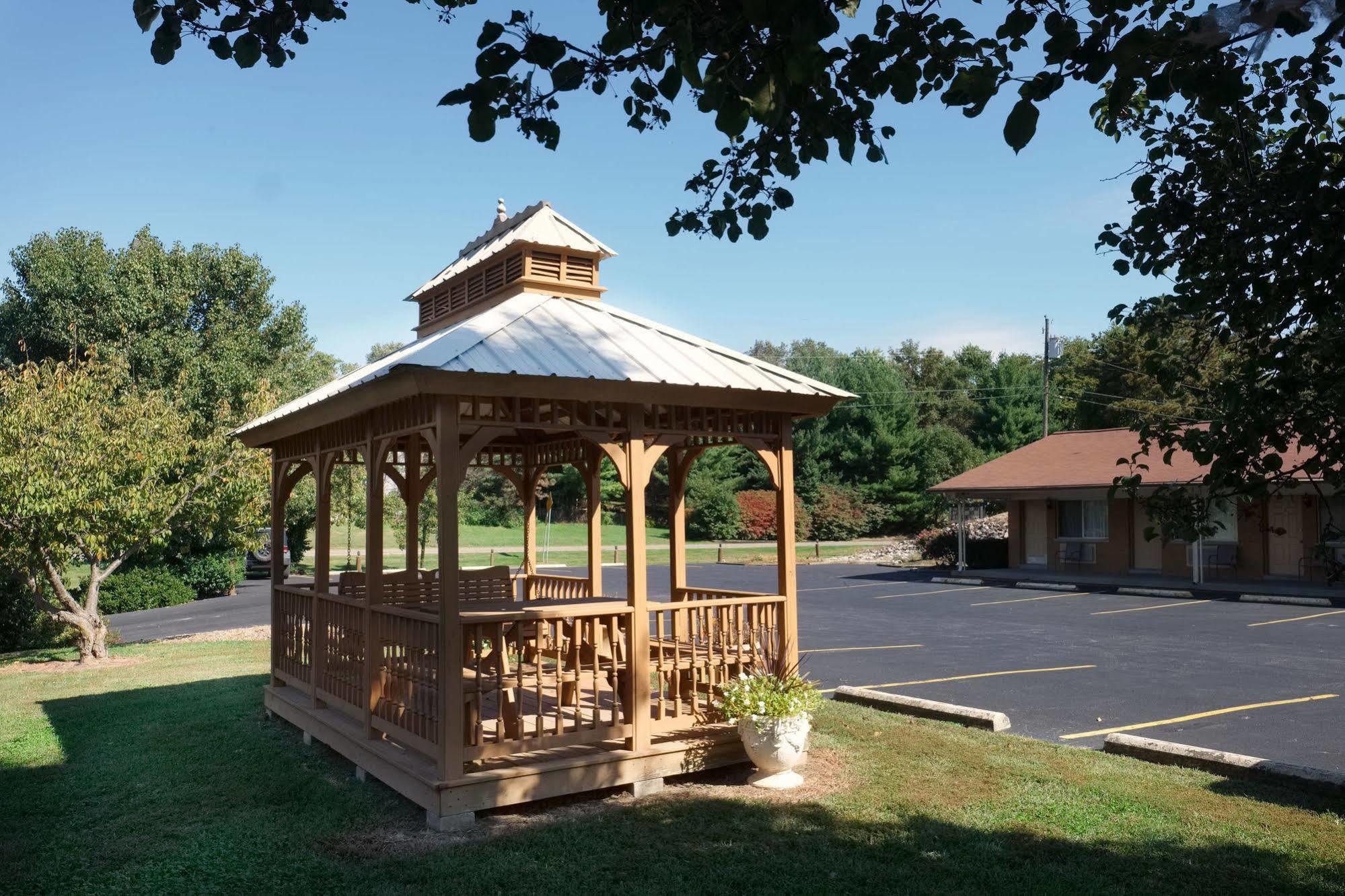 Four Seasons Lodging Mount Vernon Exterior photo